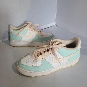 Nike Air Force 1 GS Emerald Rise Guava Ice DV7762-300 Kids Sneakers Size 6Y.